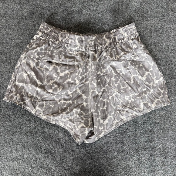 Vuori Dash 2.0 Shorts Womens Medium Gray Geometric‎ Athletic Running Stretch Gym - Picture 4 of 11